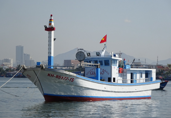 Hình ảnh minh họa bài viết: Hạ thủy tàu cá vỏ composite - tàu cá đầu tiên được đóng theo Nghị định 67 tại Khánh Hòa